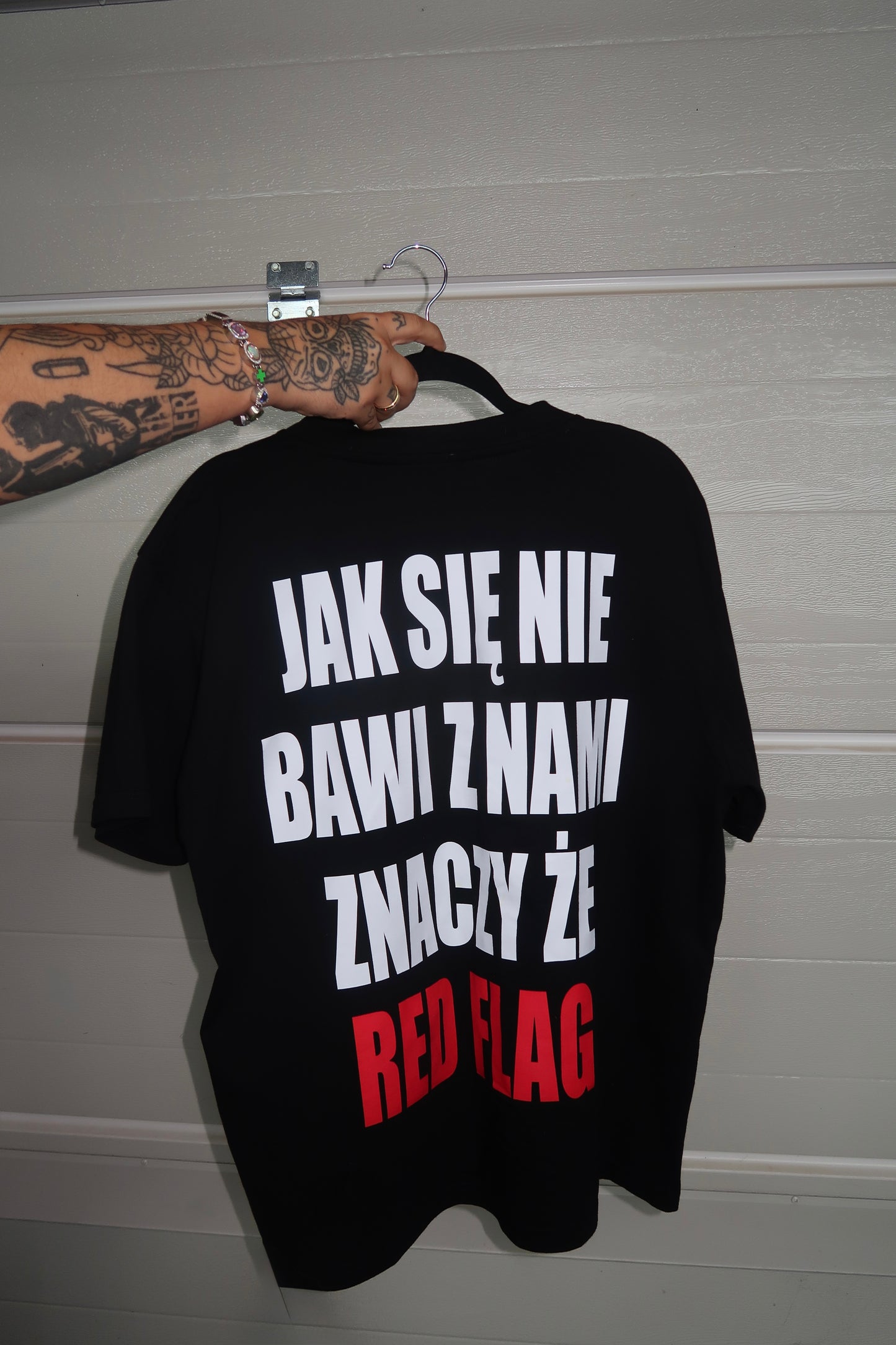 RED FLAG TEE 🚩 (PRZEDSPRZEDAŻ)